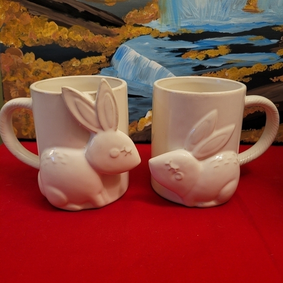 2 Bunny Rabbit Ceramic Mugs Antiqued Cream  Colour - Picture 4 of 9
